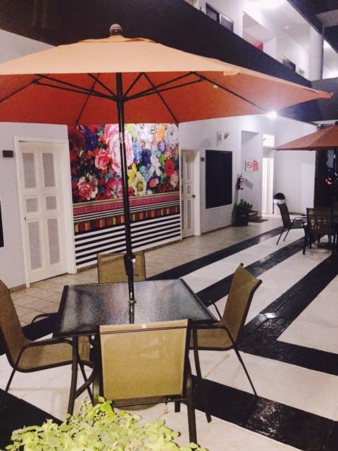Real Avenida Hotel 图斯特拉古铁雷斯 外观 照片